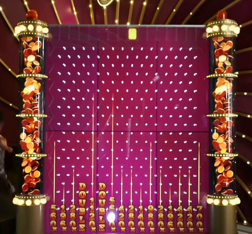 Pachinko board muro viola verticale con pioli dorati e slot moltiplicatori incluso DOUBLE